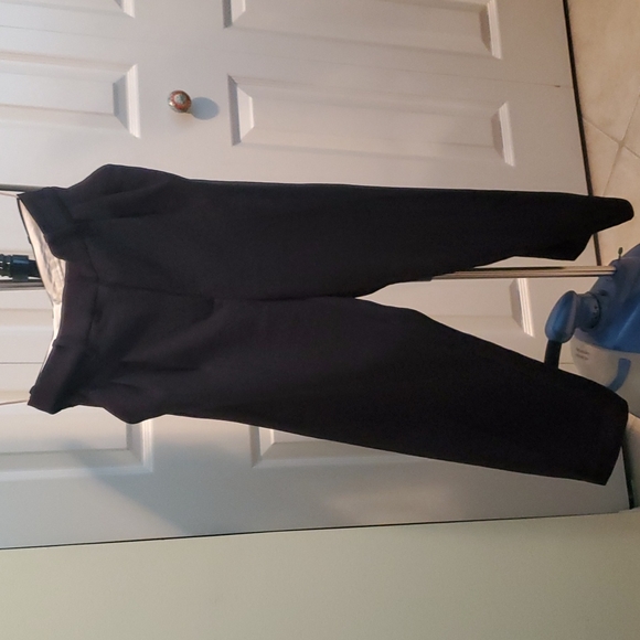 Size 2 regular Aritzia Effortless Cropped pants - Picture 4 of 8